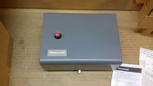 Honeywell R8182D 1111 1053 Horizontal Mount Boiler Control Triple Aquastat Relay