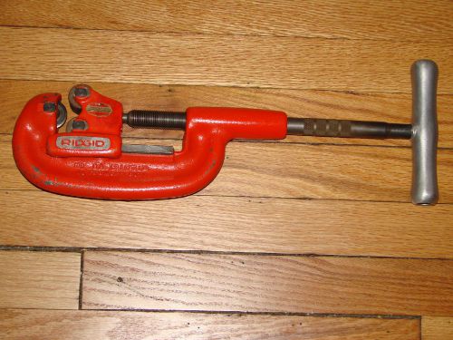RIDGID 2-A  1/8&#034; to 2&#034; HEAVY DUTY No. 1-2 PIPE CUTTER HARDLY USED ITS A BEAUTY.