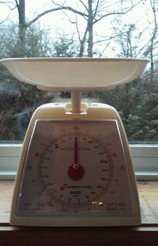 VINTAGE KITCHEN/DIET SCALE 5 lb. Capacity With Original Box MADE IN US