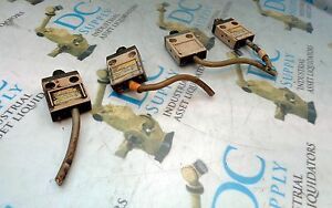 OMRON D4C-3202-M 4 A 30 V LIMIT SWITCH LOT OF 4