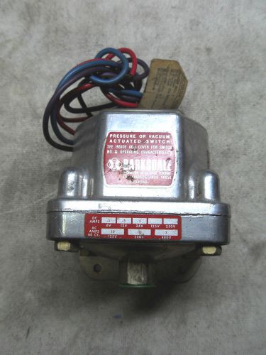 (X8-22) 1 NEW BARKSDALE D1H-A80 PRESSURE SWITCH