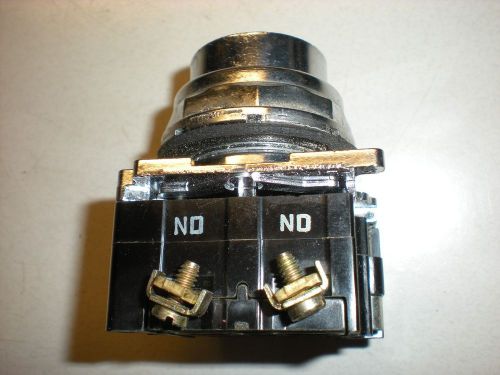Cutler-Hammer Momentary Pushbutton Switch - (2 NO - 600V - Black Button