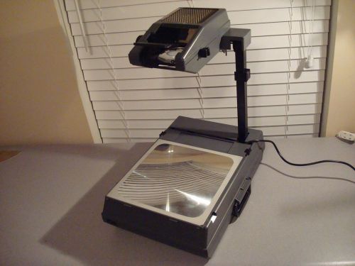 3M - MODEL 2000 OVERHEAD PROJECTOR PORTABLE-WORKS GREAT w/ NEW BULB INSTALLED
