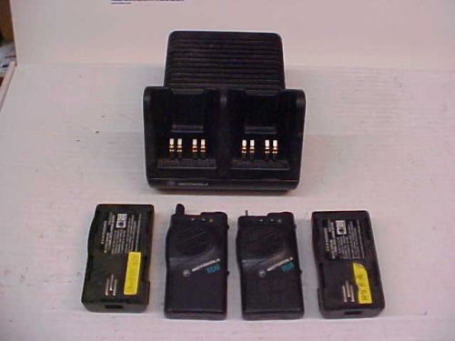 motorola 1 pair visar radios 900mhz h05wcd4cb1bn w/batt&#039;s &amp; charger w/cord #a630