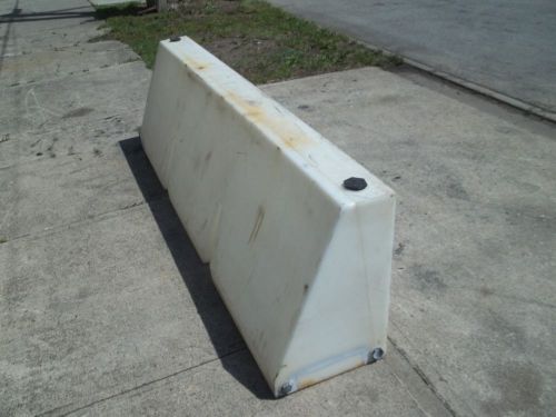 Used snow plow salt truck wetting agent sideboard plastic water tank for sale