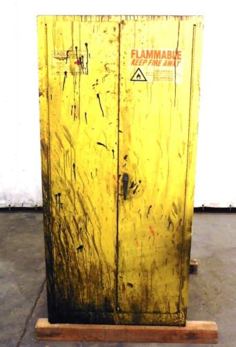 EAGLE SAFETY FLAMMABLE LIQUID VERTICAL STORAGE CABINET MODEL 1926, 55 GAL DRUM