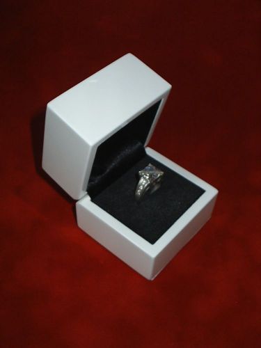 New Fancy White Genuine Wood Glossy Marble Engagement Ring Gift Box grey suede