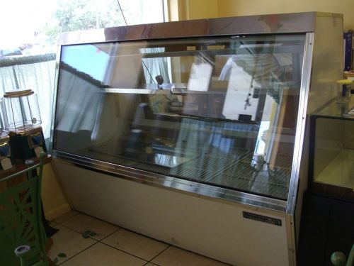 BAKERY / MEAT DISPLAY CASE ..6FT...BEVERAGE AIR   GREAT FOR XMAS