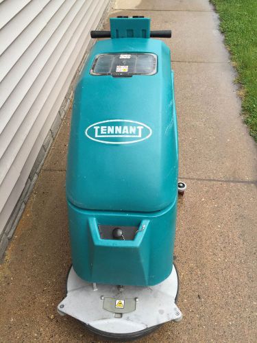 TENNANT 5280 20 IN AUTO SCRUBBER  NEW BATTS WITH 24V CHARGER