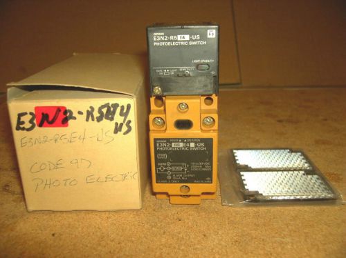 New E3N2-R5E4-US, Omron Photoelectric Switch