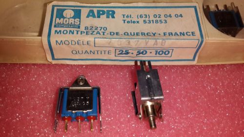 1x APR 7073Y AB , Push Button Switch , see picture !