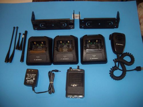 (1 Lot) Motorola Radio MT1000,Mounting Brackets,Antennas,Microphone,Chargers