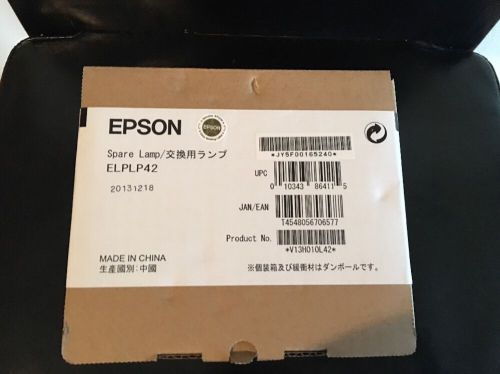 EPSON ELPLP42 / V13H010L42 Lamp FACTORY OEM LAMP manufactured by EPSON - NEW