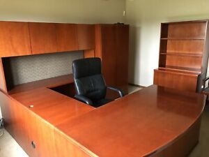 Kimball Executive U Desk With Leather Keilhauer Chair