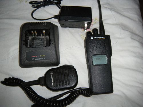 Motorola xts1500 model 1.5 uhf lo 380 - 470 mhz bat/ant/charger/clip checked out for sale