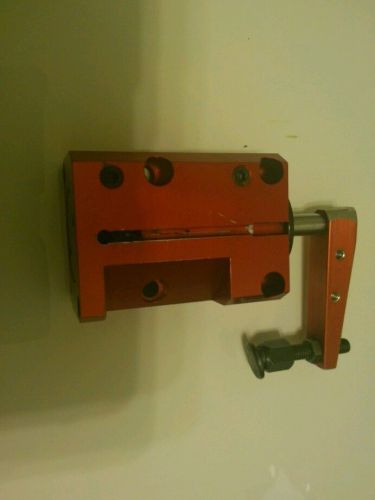 Pneumatic swing clamp cylinder
