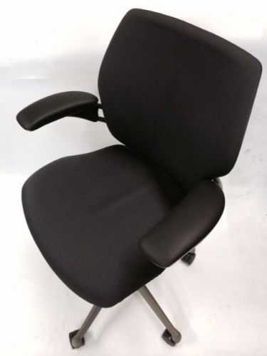 HUMANSCALE TITANIUM FRAME CHARCOAL FABRIC FREEDOM CHAIR