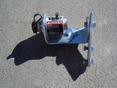 Pioneer 1 Inch NH3 Anhydrous Breakaway Couplewith Bonus Hydraulic Valve and Hose
