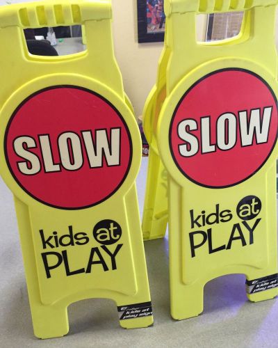 Toys R Us Rallye Safety Sign Kids At Play Lot Of 2