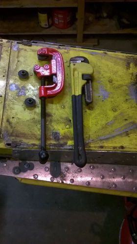 2 IN PIPECUTTER MADE BY HARBORFRIEGHT 18IN PIPEWRENCH MADE BY WORKFORCE