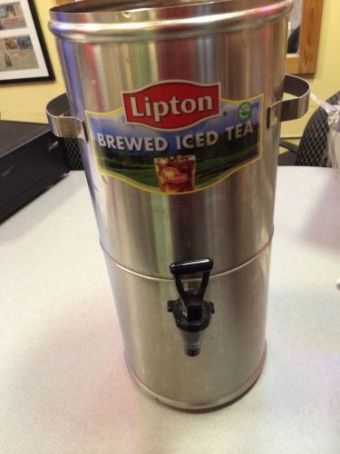 Wilbur Curtis TC-3H Portable 3.5 Gallon Iced Tea Server Dispenser