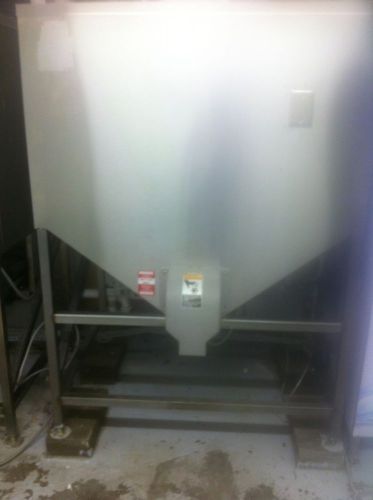 Hoshizaki HCD-1000B, 900+ lbs of Ice Storage, Ice Bagger, Foot Pedal Controlled