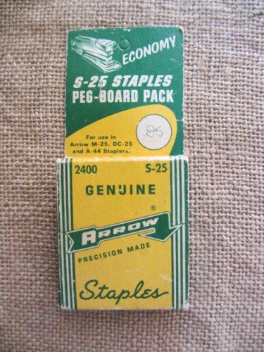 Vintage Arrow Staples Peg-Board Pack