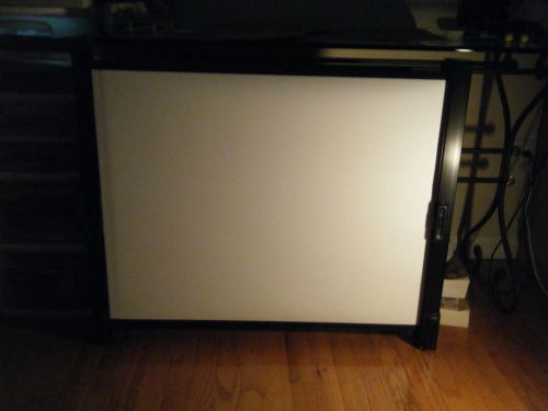 DA-LITE  PORTABLE PROYECTION SCREEN-50&#034;/DIAG./SPECIAL FOR MEETINGS &amp;  TRAINING