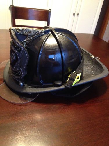 Cairns 880 fire helmet