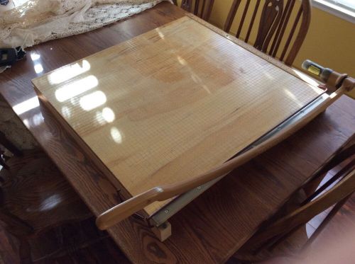 INGENTO 30&#034; x 30&#034; EXTRA LARGE PAPER CUTTER, USED, STILL WORKS GREAT