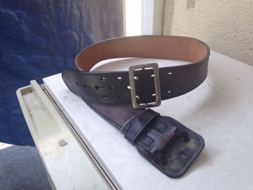 DAMAGED/IRREGULAR SMOOTH DUTY BELT IN 32 (GOOD CONDITION)