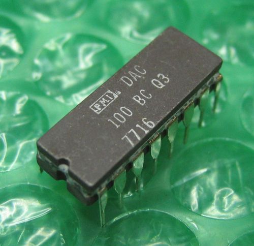 2 - Pieces PMI DAC100 D/A Converter