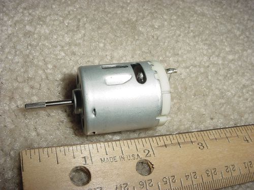 Small DC Electric Motor 12-24 VDC 2850 rpm 21.3g-cm M01