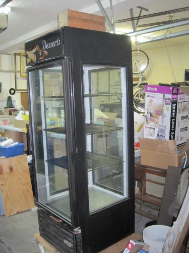 True refrigerated single door merchandizer    does not blow cold!