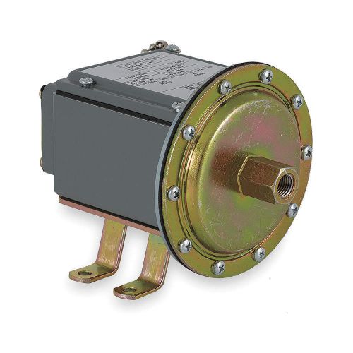 SQUARE D 9016GAW21F Vacuum Switch, 0-28.3&#034; Hg, Mounting Feet