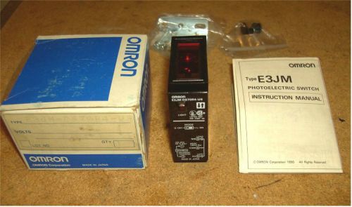 New E3JM-DS70R4-US, Omron Photoelectric Switch