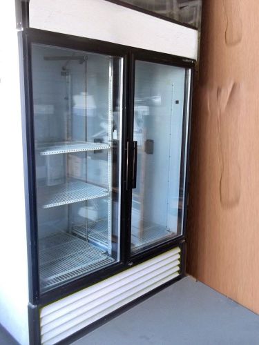 VWR Double swinging door refrigerator 89239-080 (TRUE GDR 49) NO RESERVE!