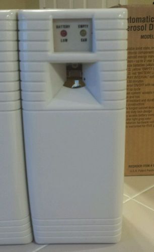 Automatic metered aerosol dispenser