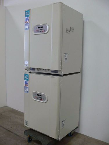 Sanyo MCO-18AIC (UV) DUAL STACK Laboratory CO2 Incubator Oven