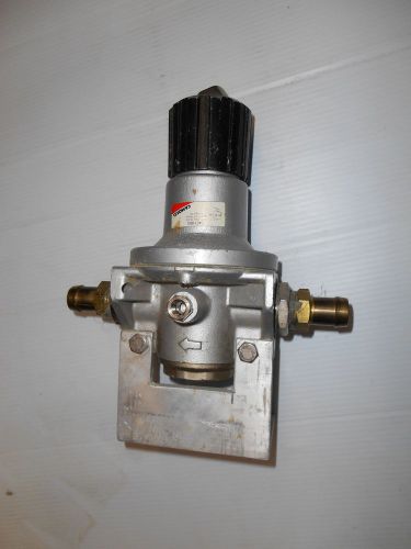 Camozzi c401-r00 pressure regulator, 0.5 to 10 bar self relieving, port size g1. for sale
