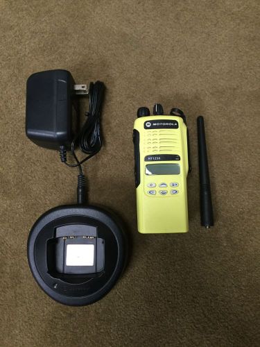 Motorola aah25kdf9aa5an vhf ht1250 radio with new battery antenna charger &amp; clip for sale
