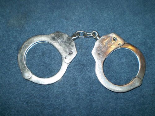 Bianchi Model 500 handcuffs
