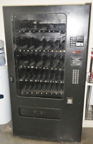 FSI 3076 Vending Machine, 32&#034; x 38&#034; x 70&#034;, 35 Rows, Black