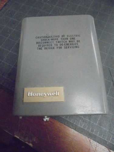 Honeywell type RA89A 1074 3 Switching Relay - Boiler furnace circulator control