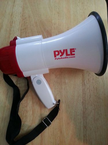 Pyle - Pro PMP30 Professional Megaphone/Bullhorn Siren 30 Watt *FOR PARTS ONLY