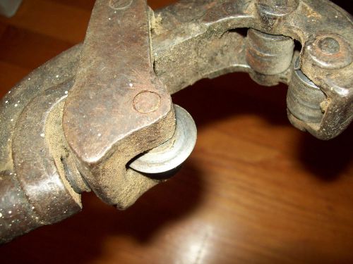 VINTAGE SAUNDERS PIPE CUTTER NO 1  1 1/4 INCH
