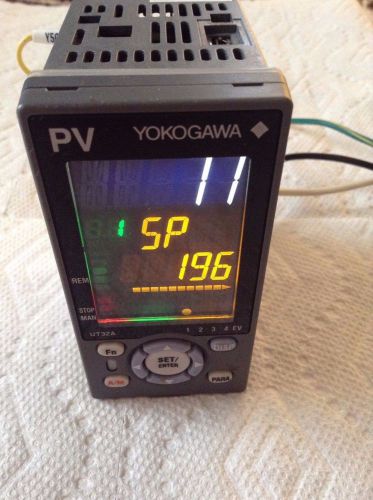 Yokogawa UT32A PV Controller