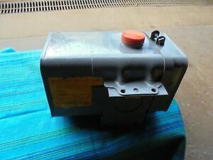 LARGE 1 GALLON /4 LITRES SOLID METAL  FUEL TANK/ VERY CLEAN INSIDE AND OUT