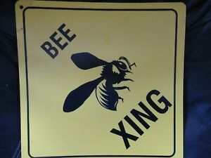 Bee XING Crossing plastic sign 12 x 12