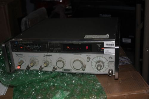 Hewlett Packard HP 8640B Signal Generator  OPT 001, 002, 003 NR
